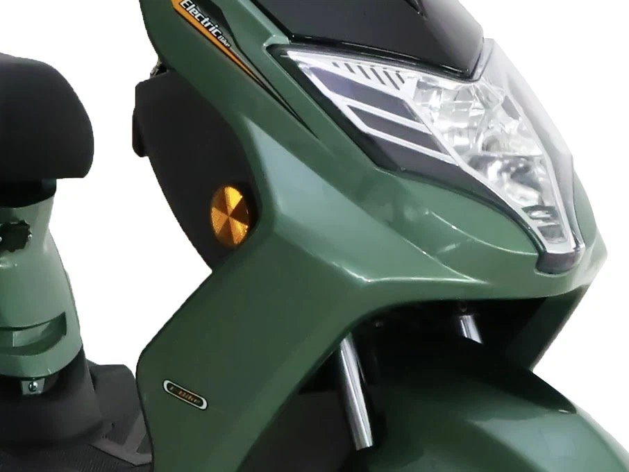 1. The front LED headlights have low energy consumption and long service life, and the light is saturated with wide-angle irradiation. 1. The front LED headlights have low energy consumption and long service life, and the light is saturated with wide-angle irradiation.